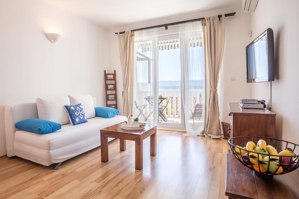 Zlatni Bol Apartments Bilik gambar