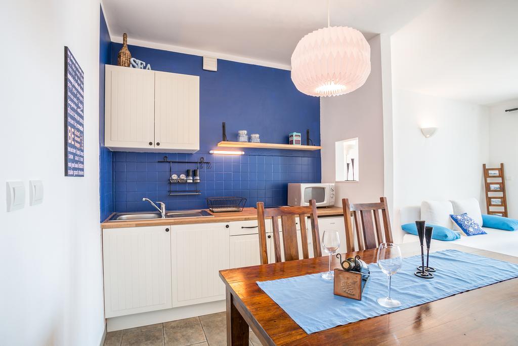 Zlatni Bol Apartments Bilik gambar