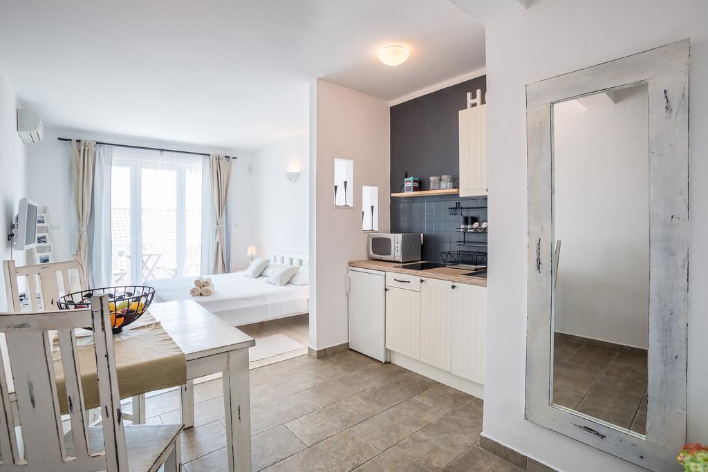 Zlatni Bol Apartments Bilik gambar