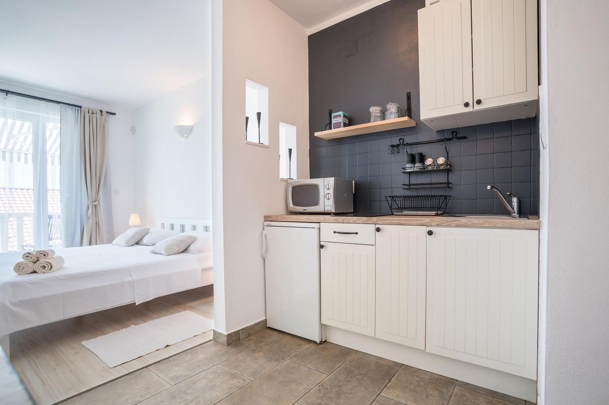 Zlatni Bol Apartments Bilik gambar