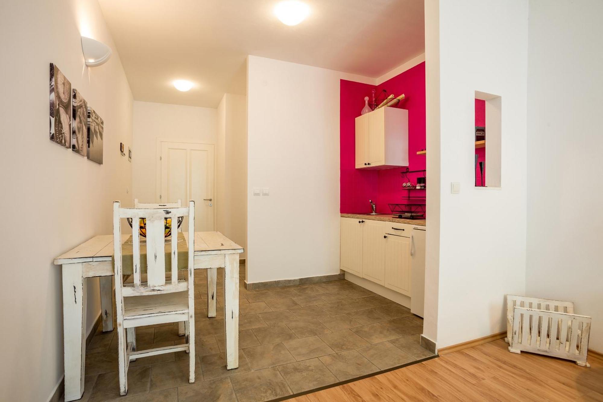 Zlatni Bol Apartments Bilik gambar