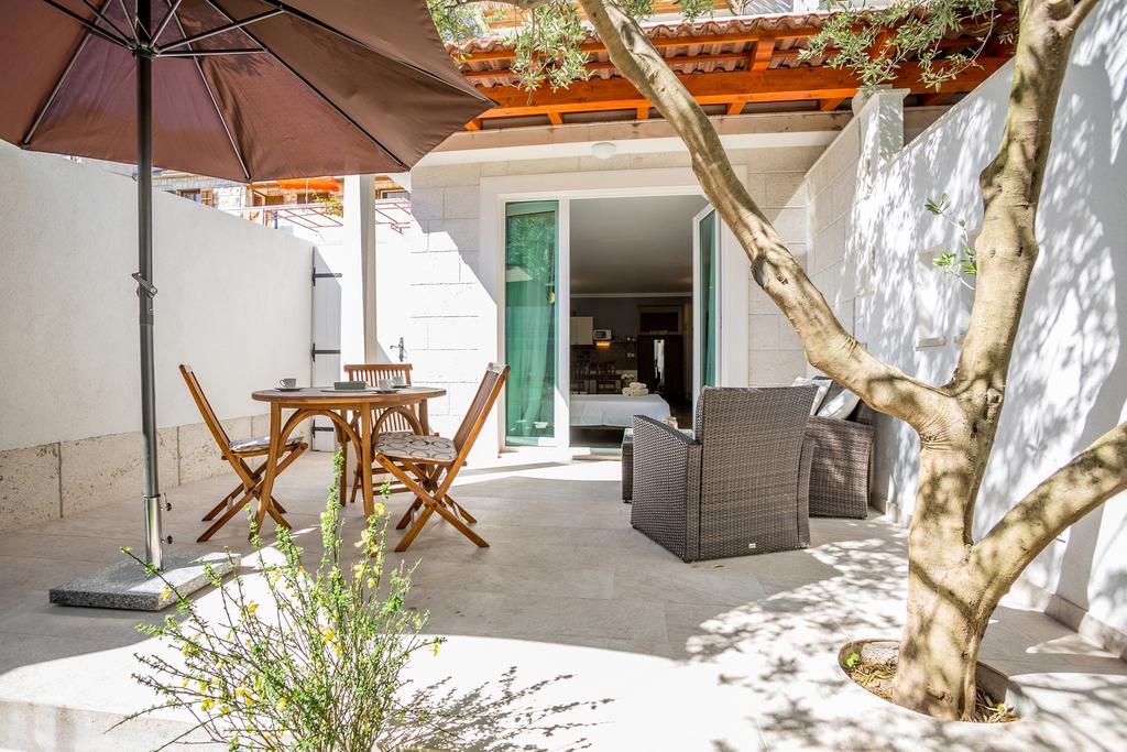 Zlatni Bol Apartments Luaran gambar
