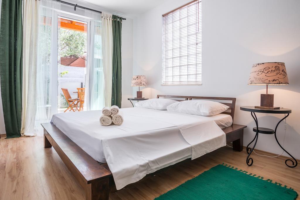 Zlatni Bol Apartments Luaran gambar