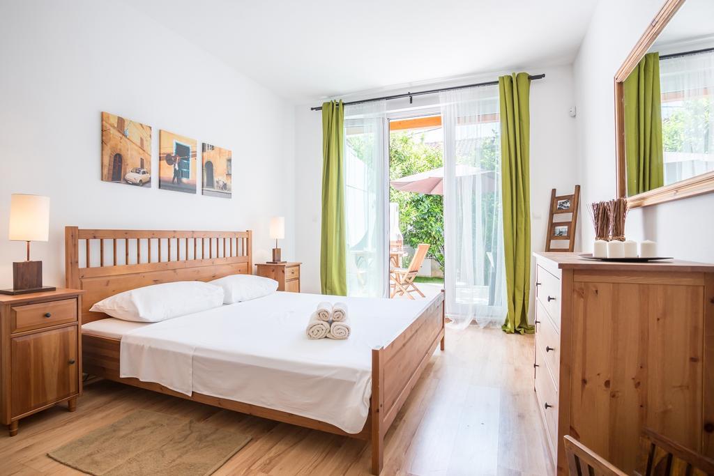 Zlatni Bol Apartments Luaran gambar