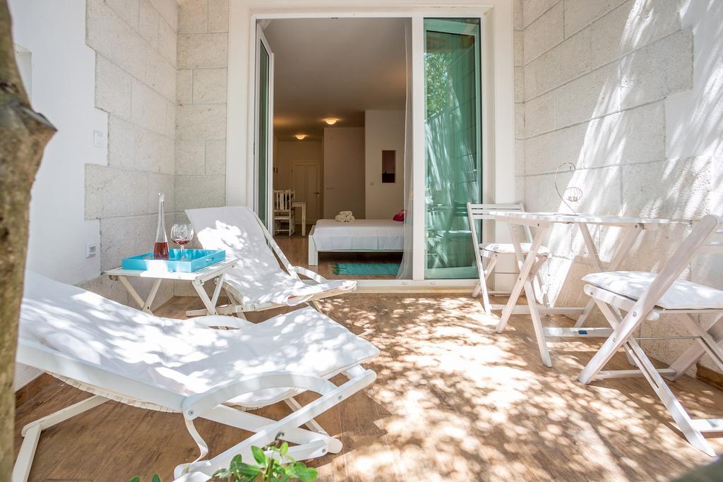 Zlatni Bol Apartments Bilik gambar