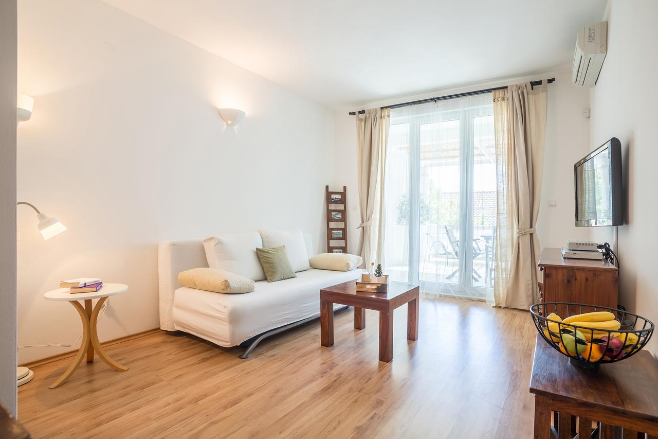 Zlatni Bol Apartments Luaran gambar