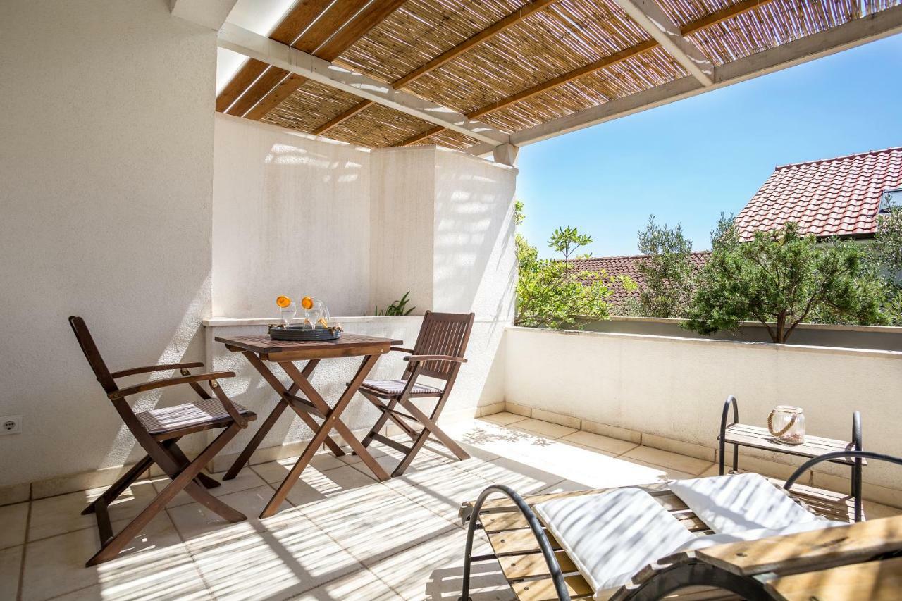 Zlatni Bol Apartments Luaran gambar