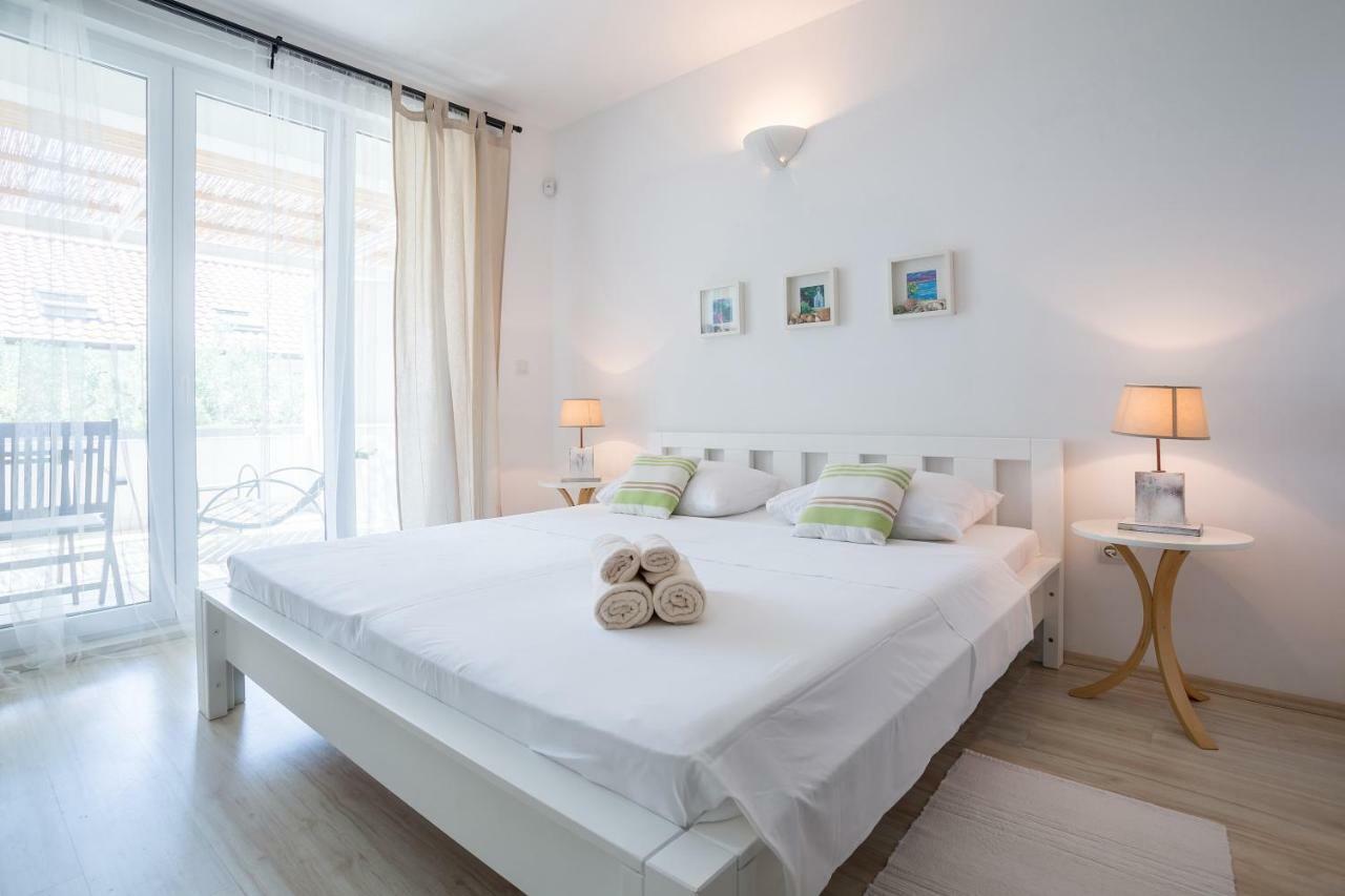 Zlatni Bol Apartments Luaran gambar